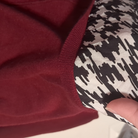 Burgundy sweater - Picture 2 of 5